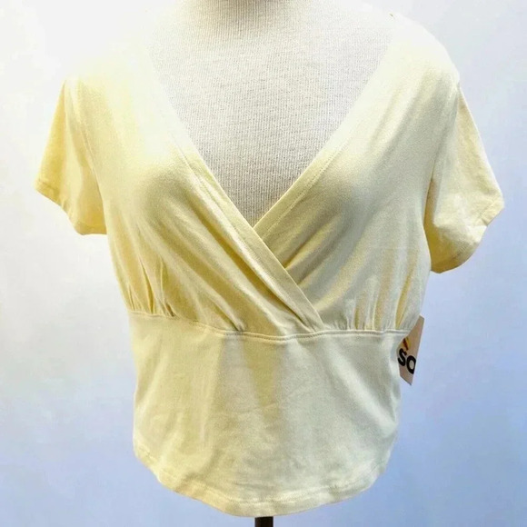 NWT SO GOODS FOR LIFE Juniors Short Sleeve Pullover V-Neck Yellow Cropped Top 2X - Picture 1 of 10